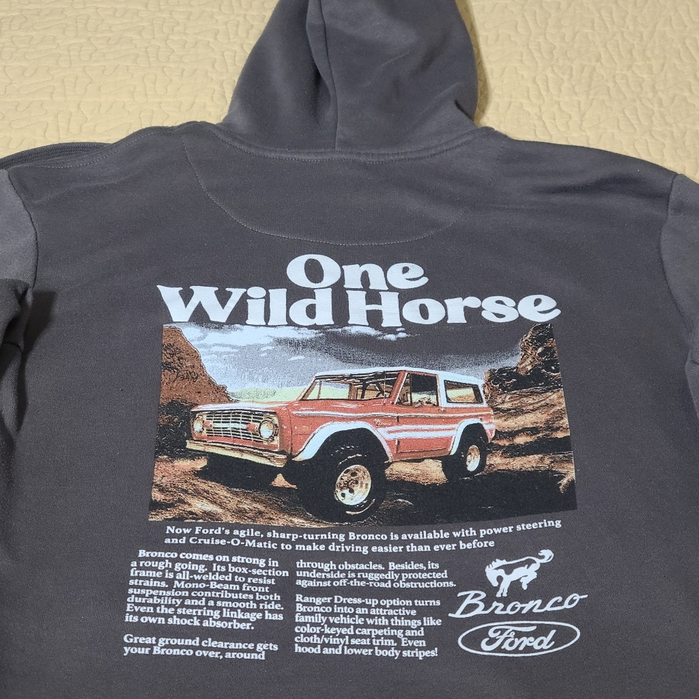 Ford Bronco 'One Wild Horse' jeep logo hoodie size L